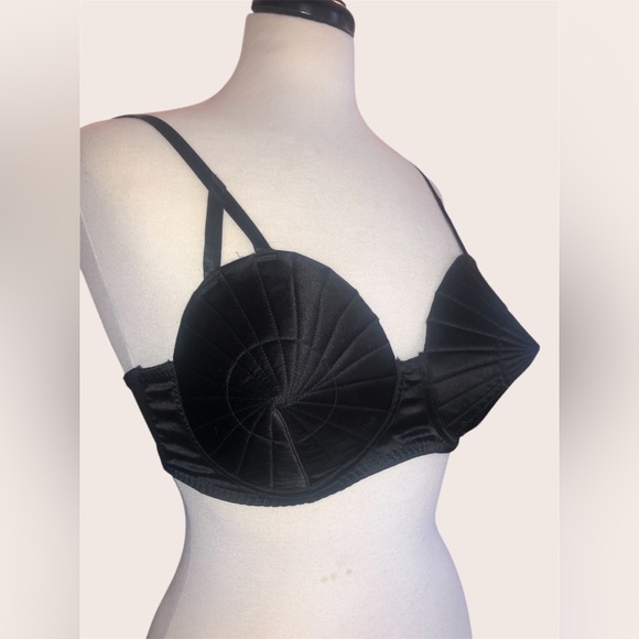 3 cute bras, 38B-C, sold as set. - Picture 3 of 15